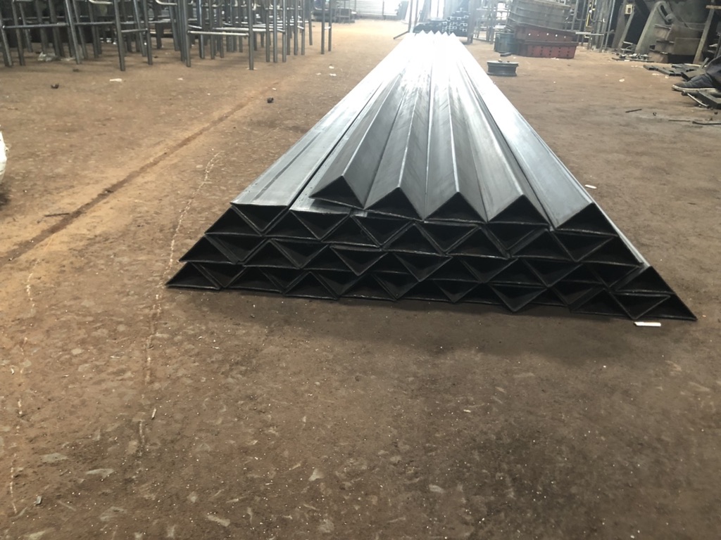 ống thép tam giác